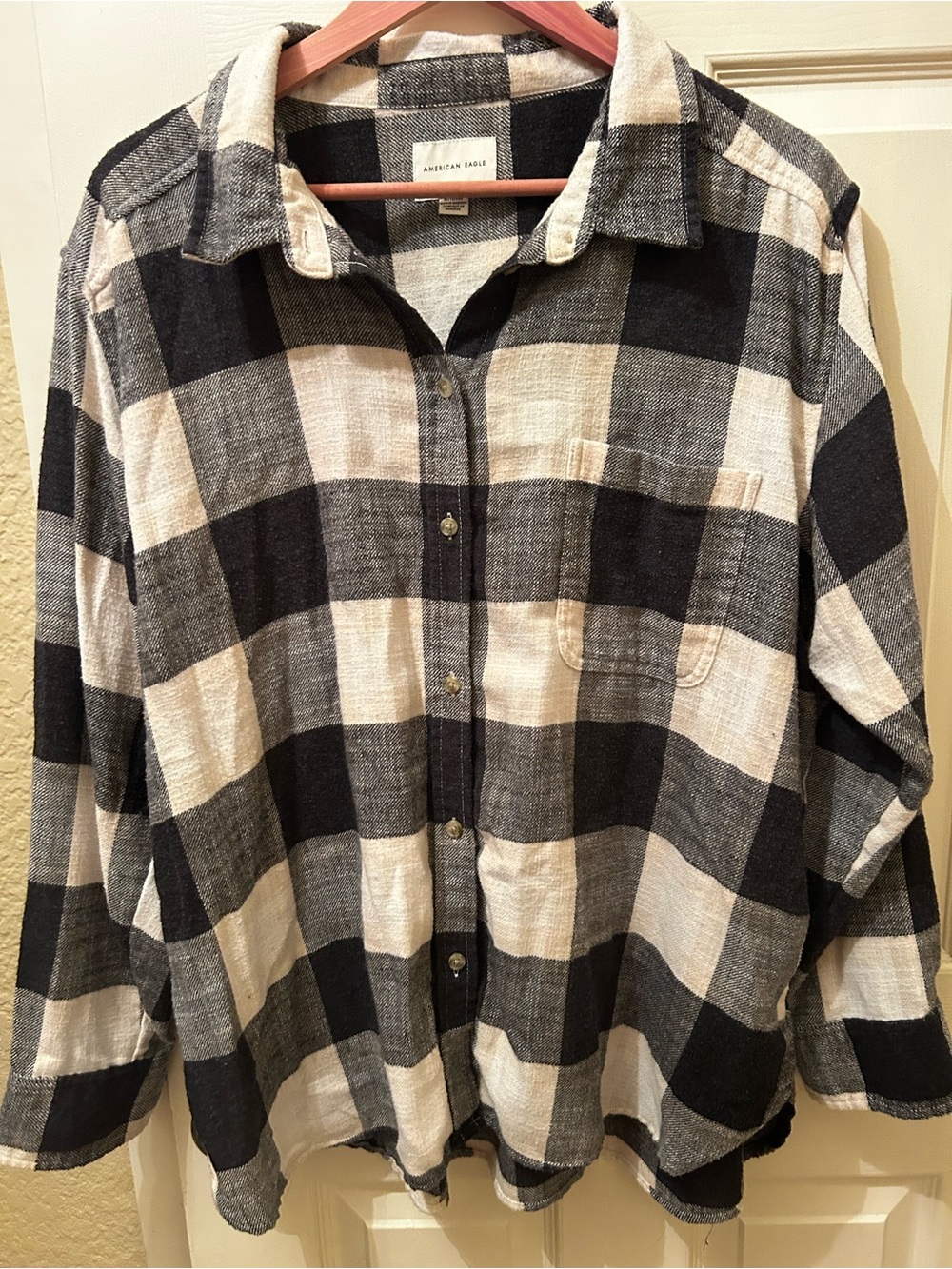 American Eagle Outfitters Black and Cream Plaid Button-Up Shirt